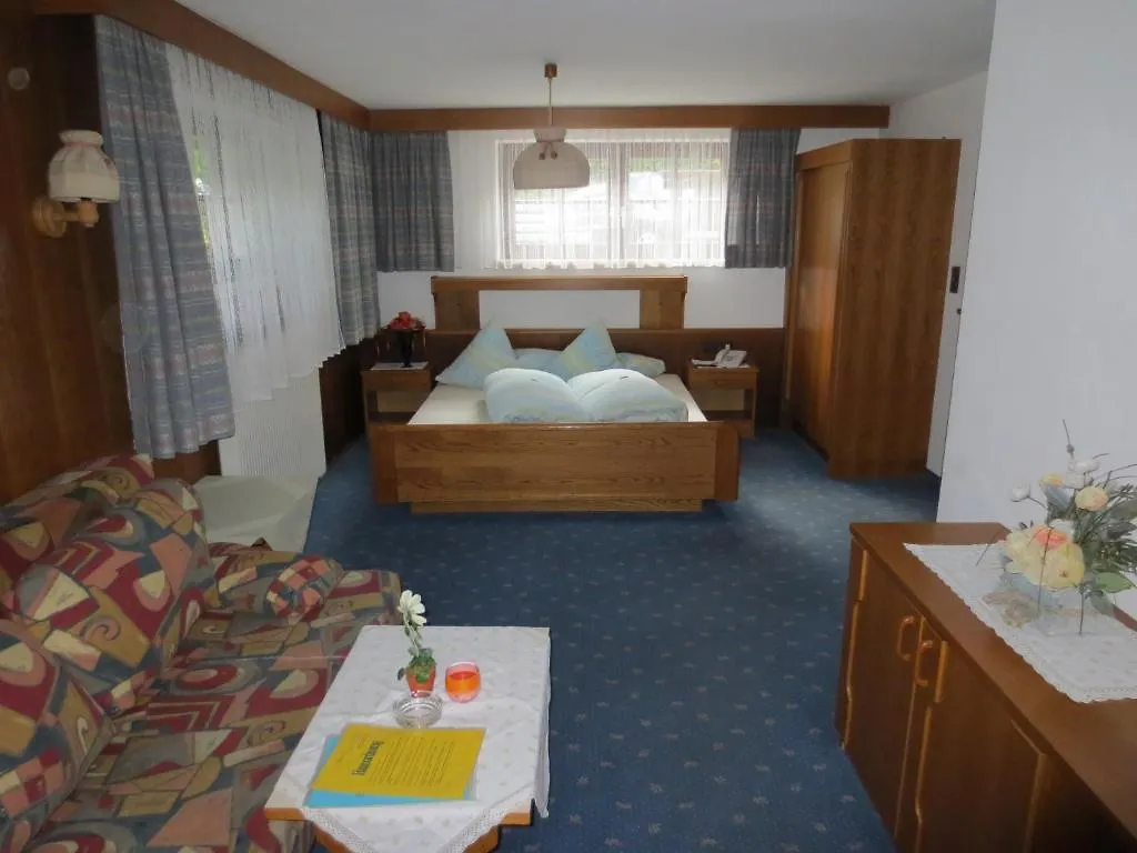 Hotel Alpenhaeusl Sölden 0*,